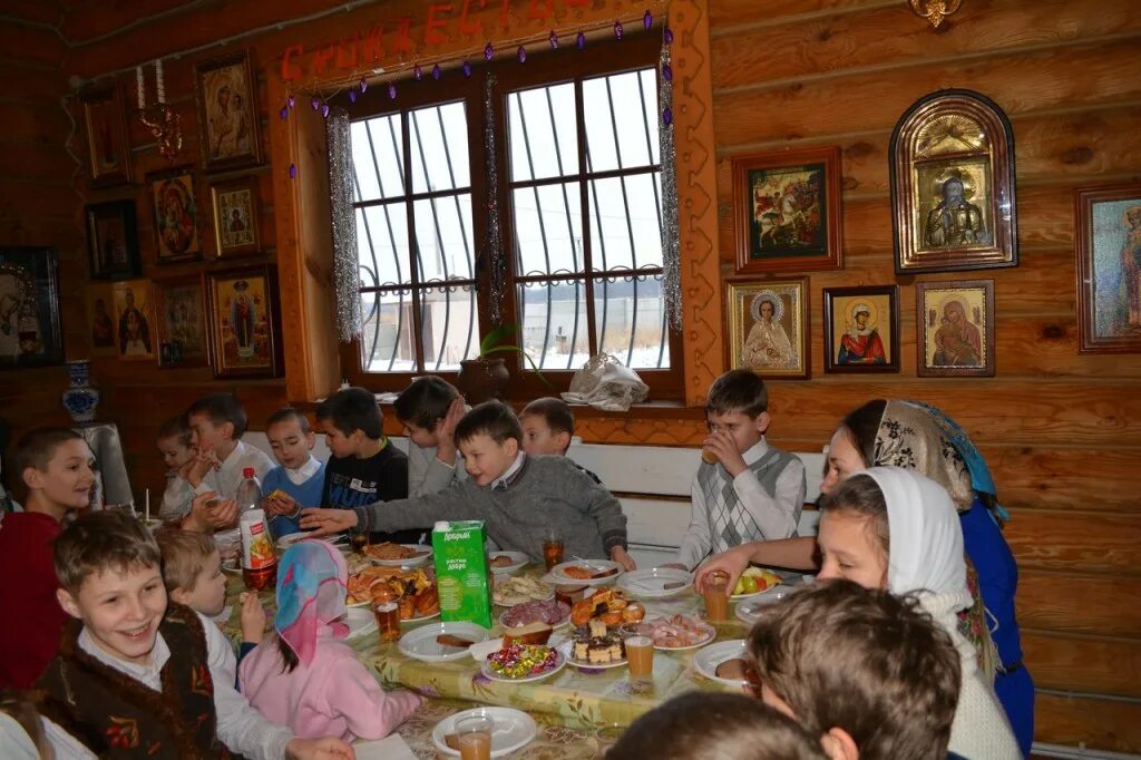 Храм казанской иконы божьей матери пос. Никольский храм города рыбное. Казанский храм рыбное расписание. Отец олег рассыпнинский петропавловский казань казань. Казанский храм рыбное расписание.