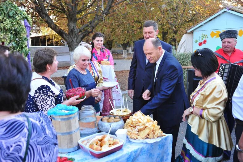 Ст Павловская Краснодарского края. Парк станица Павловская Краснодарский край. День станицы Павловской. Ст.веселая Павловский район Краснодарский край. Станица веселая краснодарский