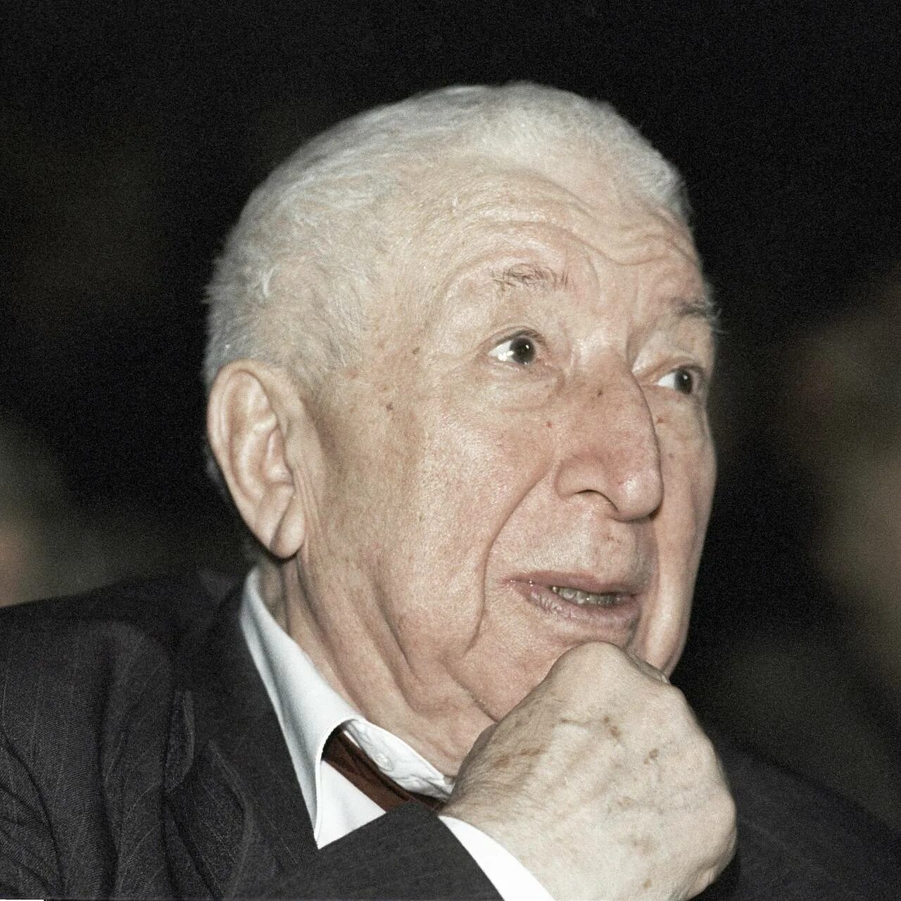 Я шел один по улице вчера гамзатов. Расула гамзатовича гамзатова. портрет расула гамзатова.