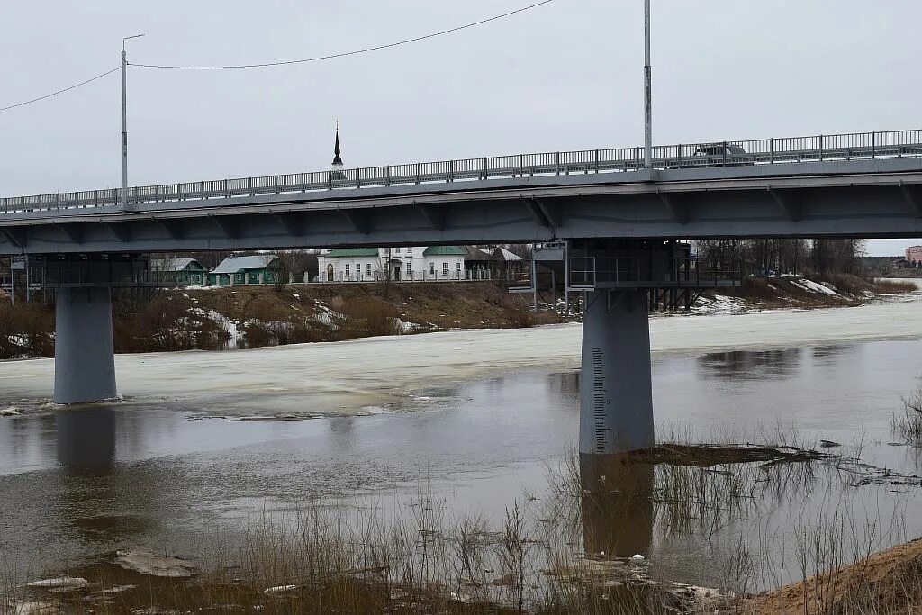 Река Кострома. Уровень воды в Костроме. Река Дема уровень воды. Подъем реки Кострома буй.