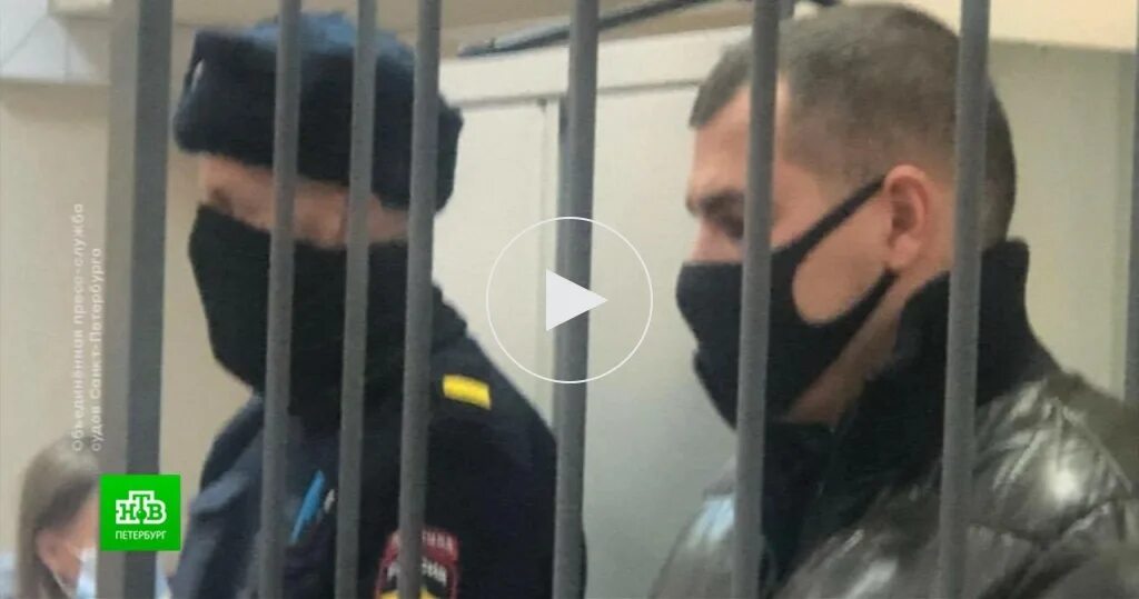 Срок под домашним арестом. Полицейский под домашним арестом.
