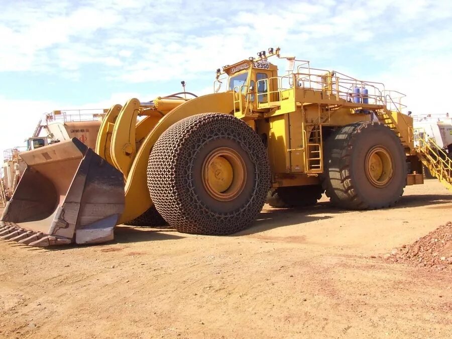 Летурно l2350. L2350 погрузчик. Погрузчик Letourneau l 2350 характеристики. Komatsu d575a-3 SD.