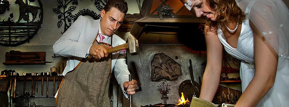 горнило для металла. деревенский кузнец. кузнечный цех. кузница железная столица невьянск. кузница михаила.