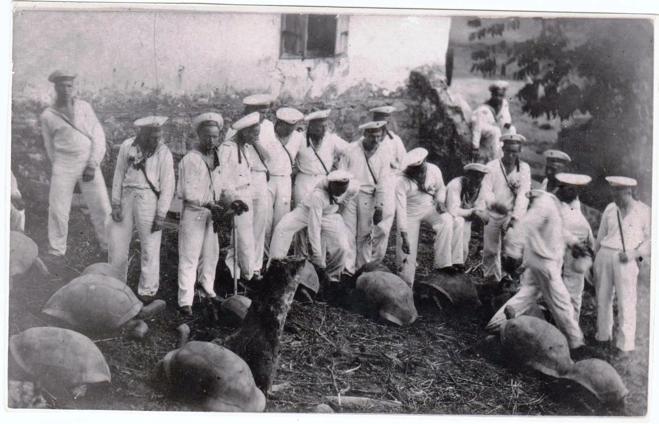 Матрос с крейсера "Варяг". Моряки крейсера Варяг 1904. Гибель моряков крейсера «Варяг. Экипаж крейсера Варяг 1904 год. Квест варяга