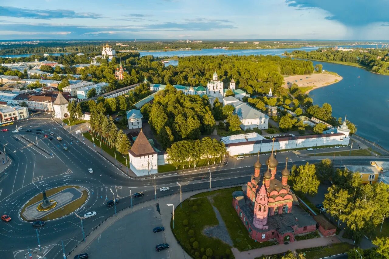 Исторический центр Ярославля. Ярославль исторический центр города. Ярославль Кремль. Ярославль исторический центр города Ярославль.