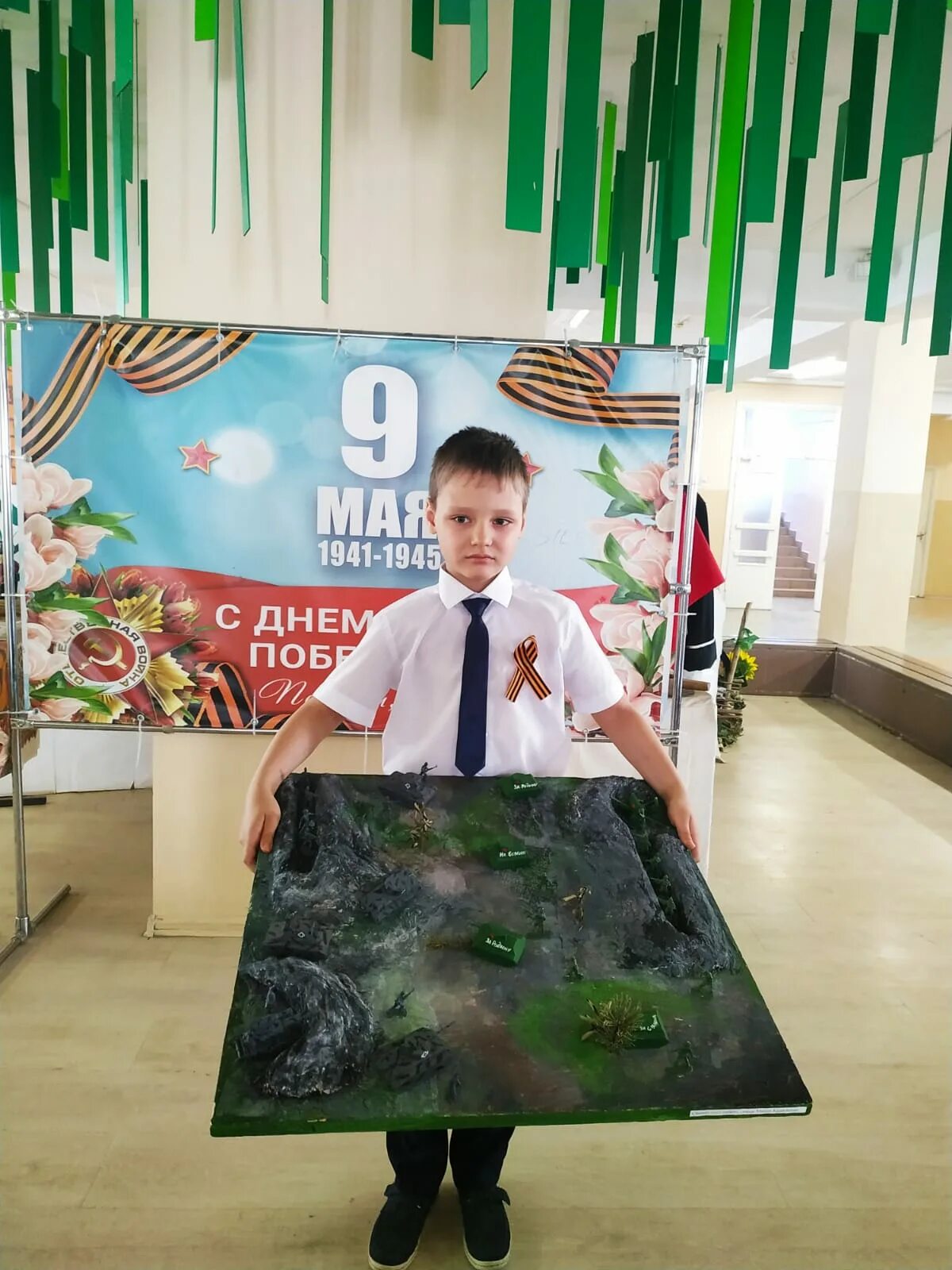 В школе проводился конкурс. Поделка 9 мая победитель конкурса. Школьный фотоконкурс день Победы. День Победы рисунки компьютерная Графика в школе.