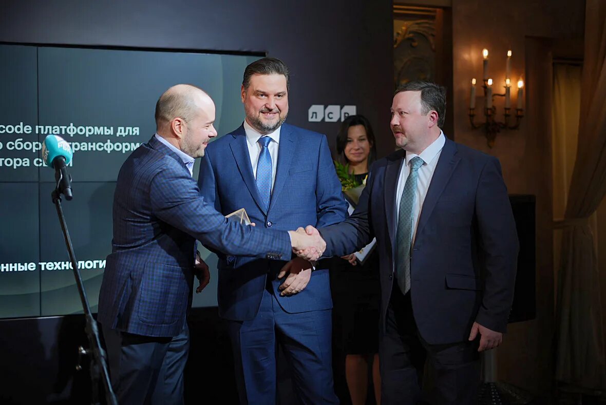 Рбк 2028. Премия рбк. Рбк лого на прозрачном фоне. Рбк санкт-петербург. Rbc логотип.