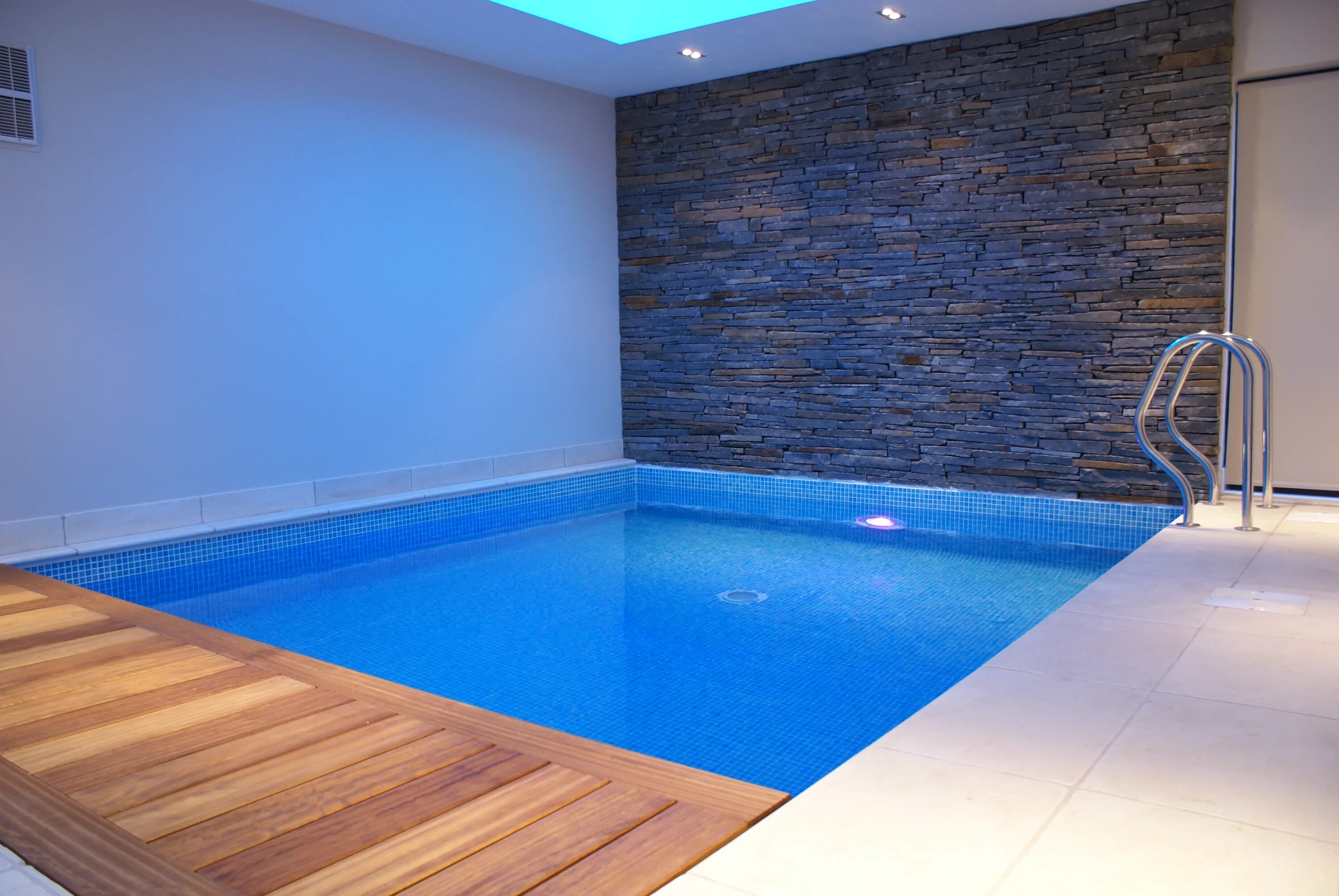 Отделка бассейна камнем. Облицовка бассейна. Облицовка бассейна. Agrob buchtal плитка. Уличный бассейн.