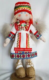 Мордовская кукла в национальном костюме