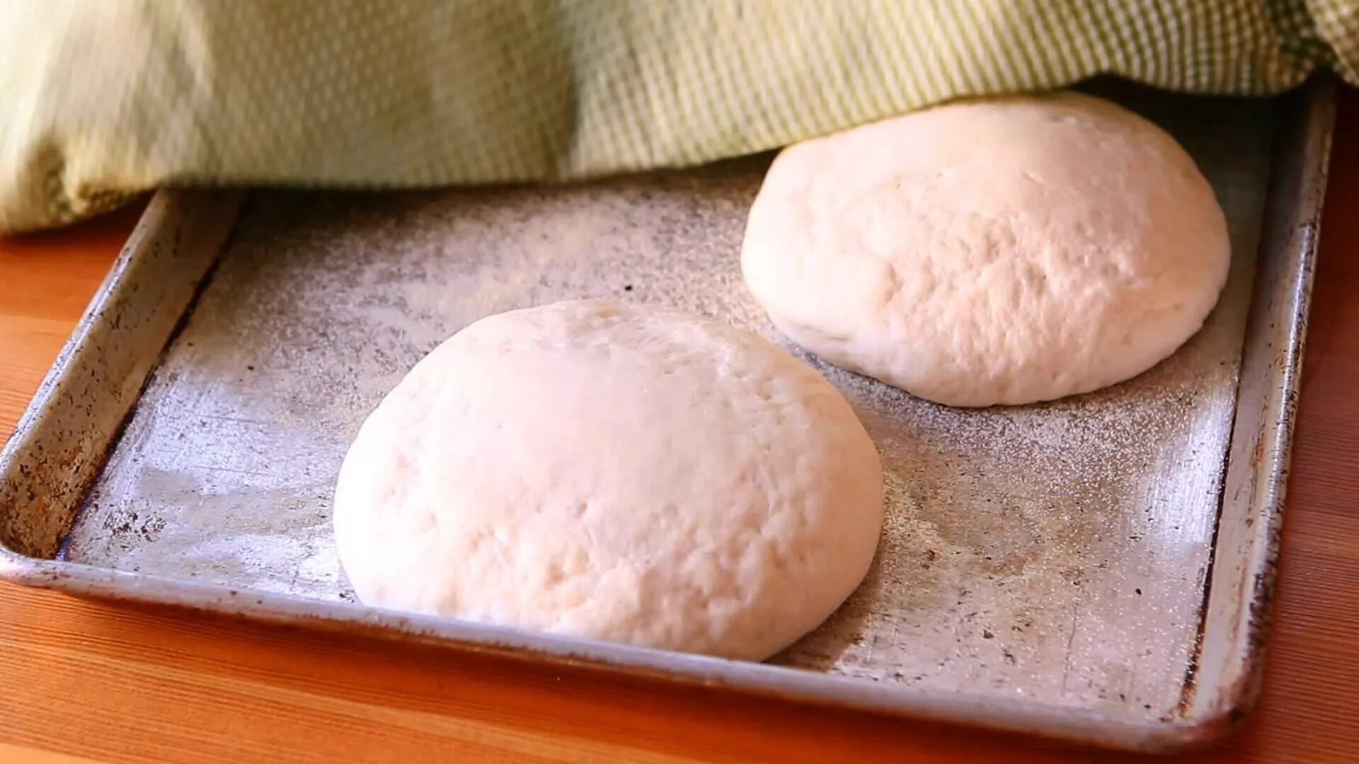 Рецепт теста без яиц. Рецепт яичного теста. Рецепт яичного теста. Пышное тесто без яиц. Блюдо из яичных белков выпечка.