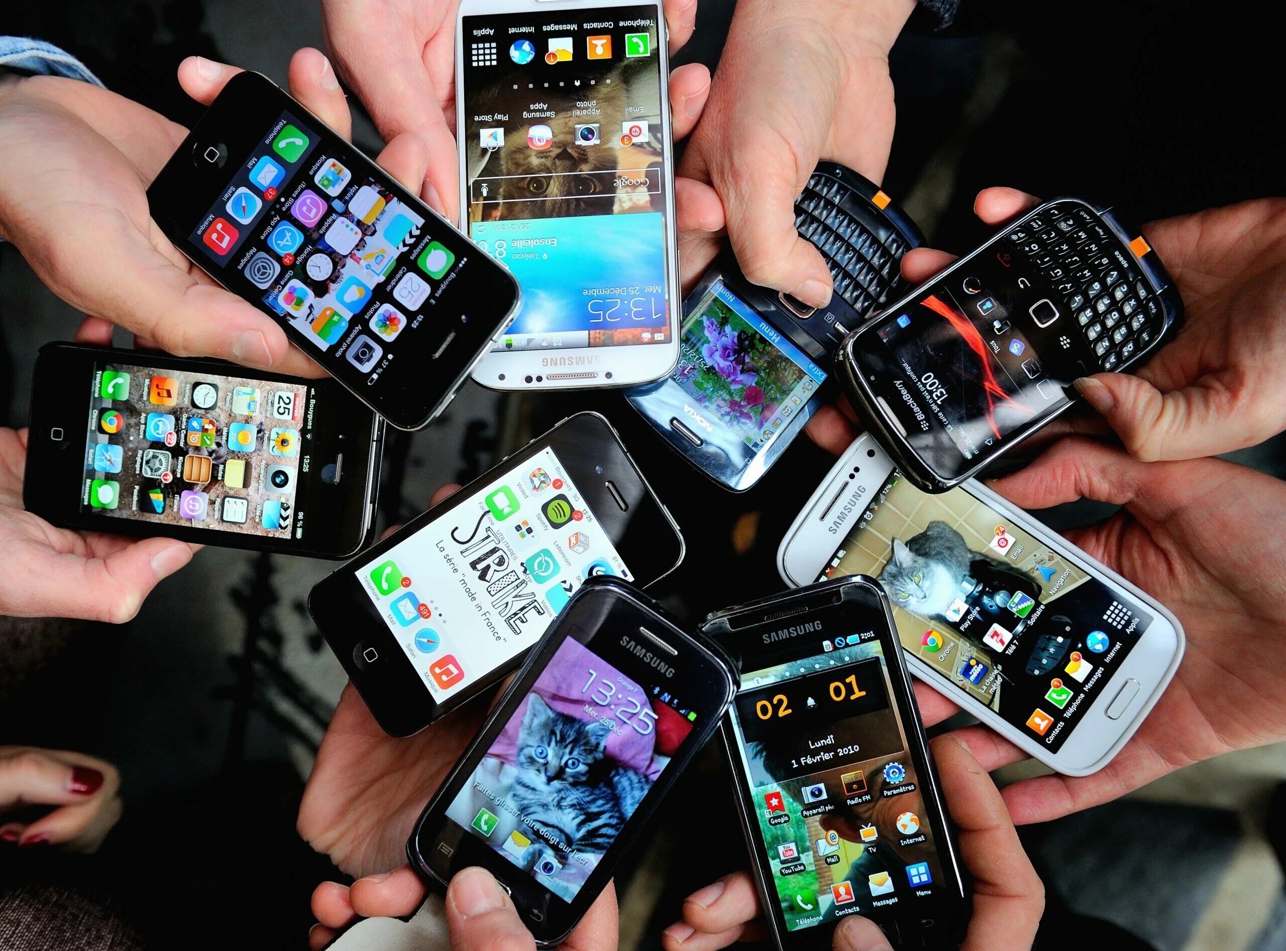 Iphone 2s mini. Мобильный фотошоп. Дешёвые телефоны сенсорные. Покажи что есть в телефоне. Смартфон с прозрачным дисплеем.