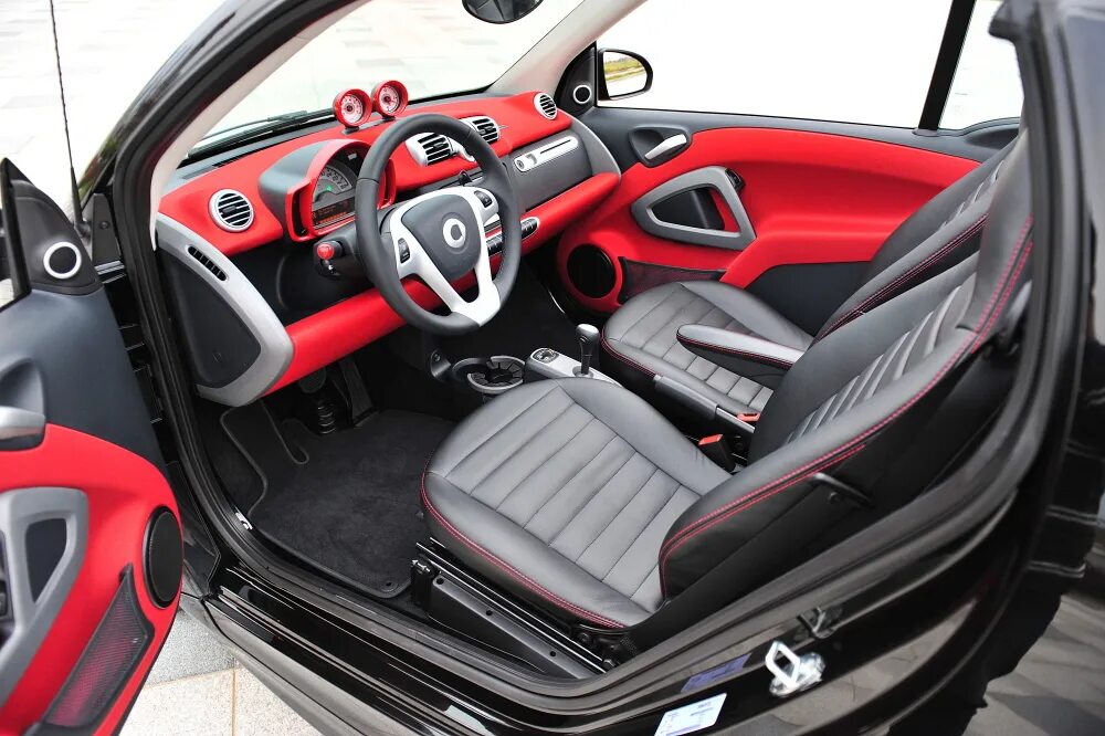 мини купер s cabriolet. Bentley continental supersports. Nissan электромобиль концепт. Jaguar f-type салон. Mclaren slr roadster interior.