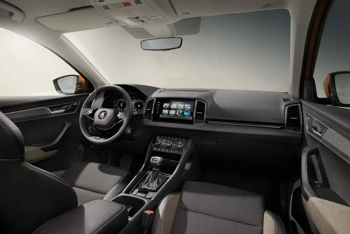 Карок из китая. Шкода карок 2025. skoda karoq 2025 рестайлинг салон. skoda karoq sportline 2025. skoda karoq facelift 2025.