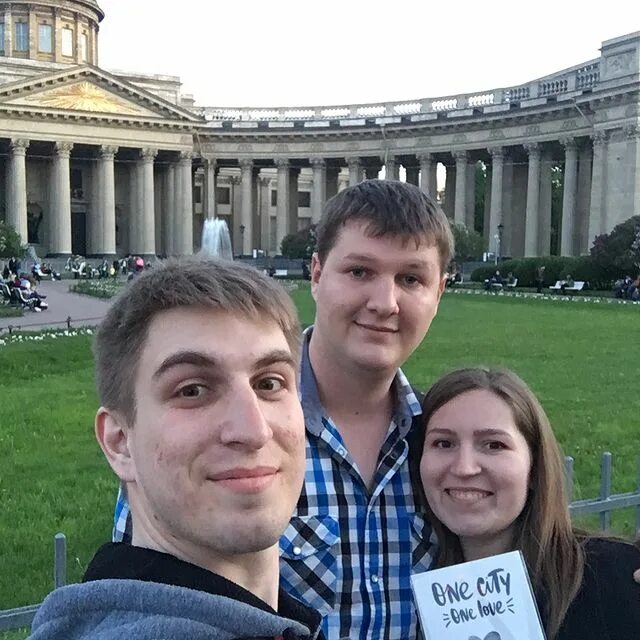 Найти друзей в спб. Парень и девушка на набережной. Найти друзей в спб. Катаются на велосипедах в спб. Велосипедная экскурсия по санкт-петербургу.