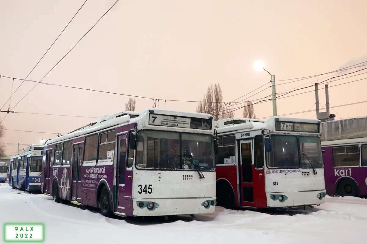 Коллекция троллейбусов зиу. Воронеж троллейбус ЗИУ 682. ЗИУ-682г-016.04. Троллейбус 11 Воронеж ЗИУ 682. ЗИУ-682г-016.04 салон.