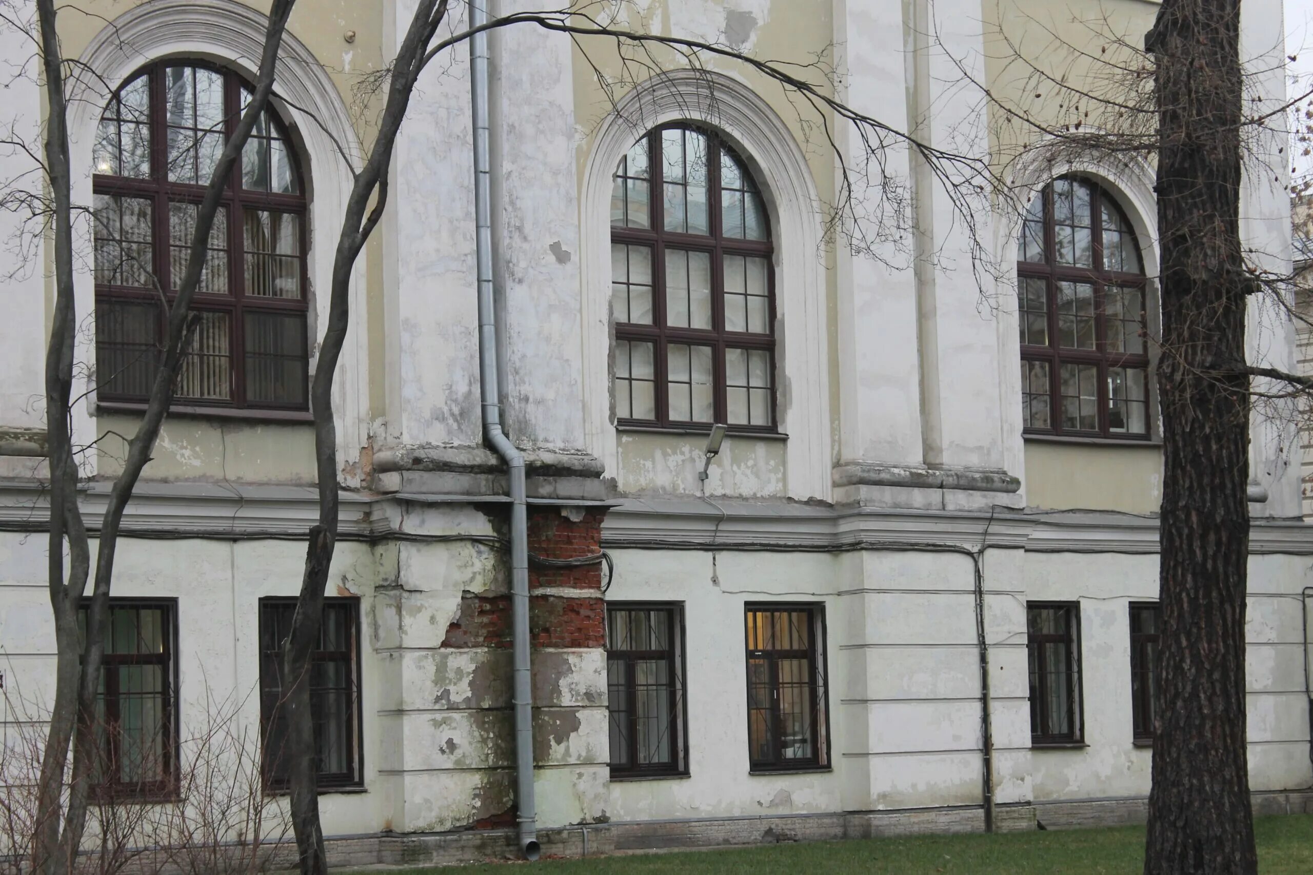 Больница на маяковской. Александринская больница в спб. здание александринской больницы спб. здание александринской женской больницы с палисадником и оградой. женская больница 1868 петербург.