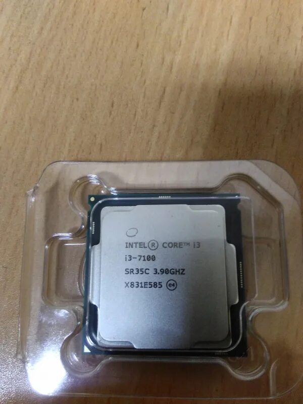 Cpu intel core i3 7100. Intel core i3-7100 box. i3 7100 box. core i3 7100 видеокарта. i3 7100 обзор.