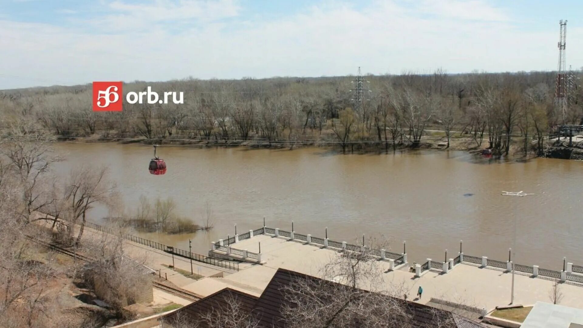 Уровень воды в урале 10. Река Урал Атырау. Река Урал Оренбург. Водохранилище. Наводнение в Оренбурге.