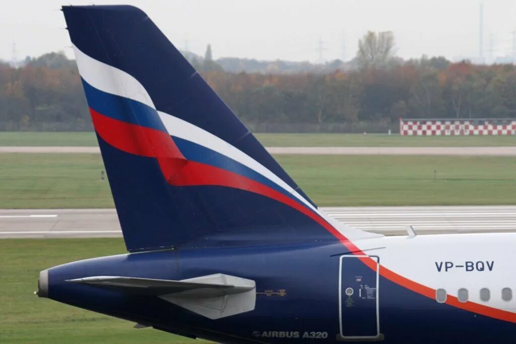 Хвост самолета как называется. Киль боинг 737. киль а320. хвостовое оперение а320. самолёт а-320 хвост.