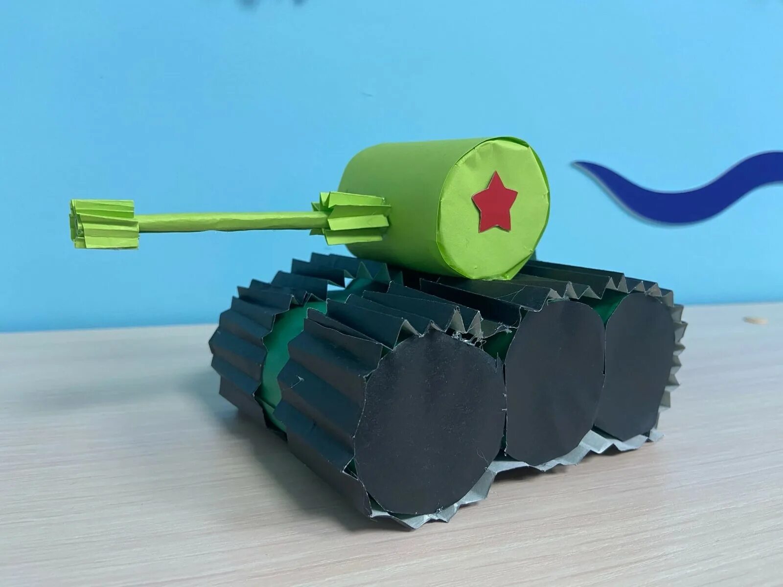 Поделки на 23 февраля. Какую поделку можно сделать на 23 февраля. Какую поделку можно сделать на 23 февраля. Поделки на 23 февраля. Поделка танк.