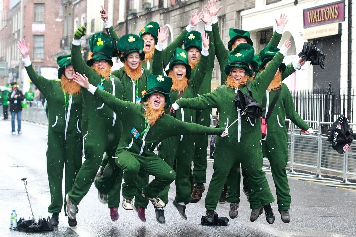 Irish traditions. День Святого Патрика в Ирландии. День Святого Патрика -St. Patrick's Day.. Св Патрик ирландский праздник. Ирландцы в день Святого Патрика.