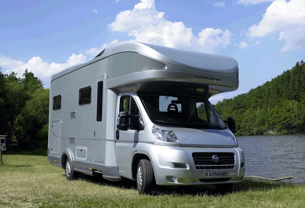 Camper автодом. Альковный автодом Burstner a532aktive. Автодом Airstream 2020. Форд Транзит 4х4 автодом тюнинговый. Трейлер на колесах купить