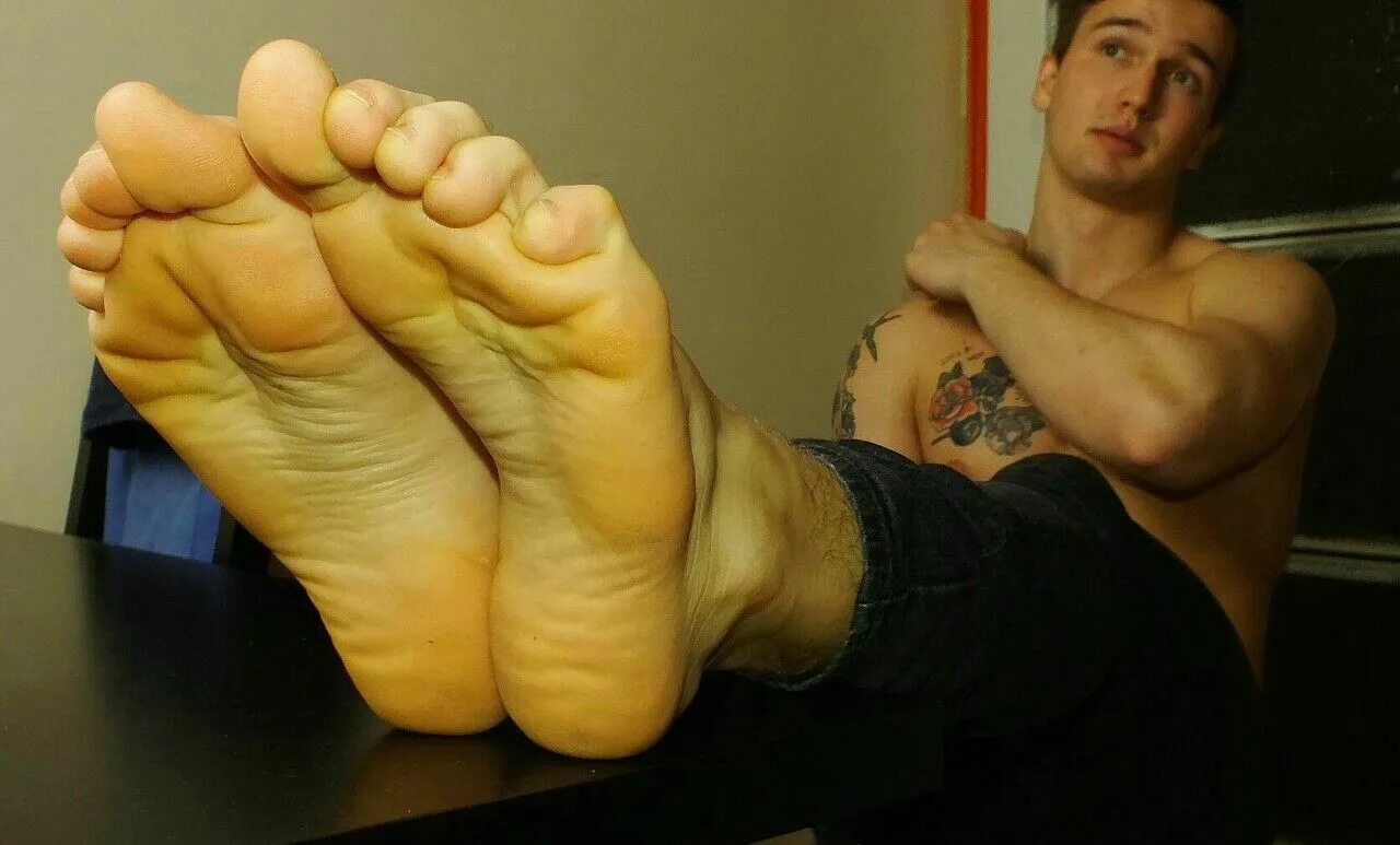Foot feet man 18. Пятка парня. Мале феет. Foot feet man 18. Феет бойс.