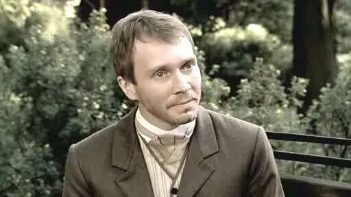 Кто играл главную роль в идиоте Кинорежиссер Владимир Бортко: Дорогие товарищи, дружными рядами бегите вступать