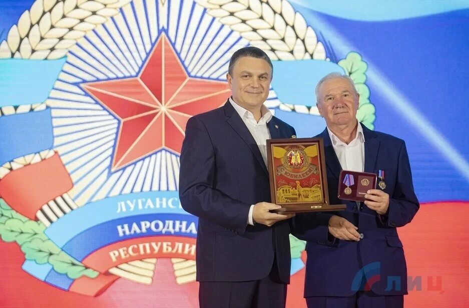 Выплаты к 9 мая в лнр. Глава луганской народной республики. ветераны зари луганск 2025. пасечник лнр. луганск награждение.