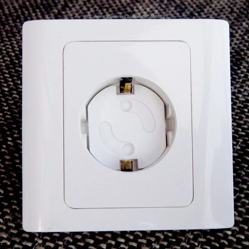 Розетка накладная легранд ip67. Заглушка розетки rexant. Заглушка для розетки. Заглушка вращающаяся для электророзеток. Защитная розетка.