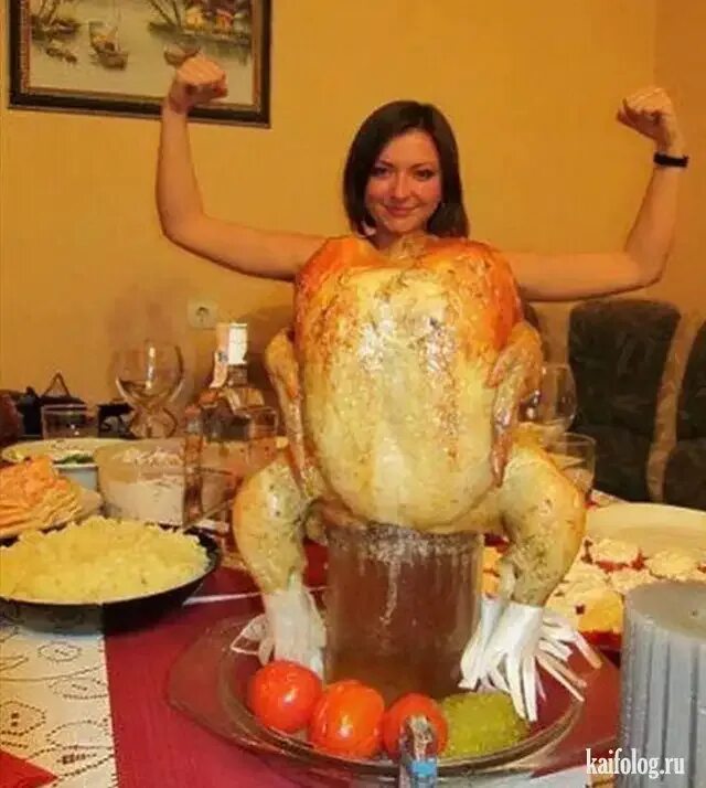 Курицы фото девушек. Фотосессия с курицей. Курицы фото девушек. Боевая курица женщина. Девушка с петухом.