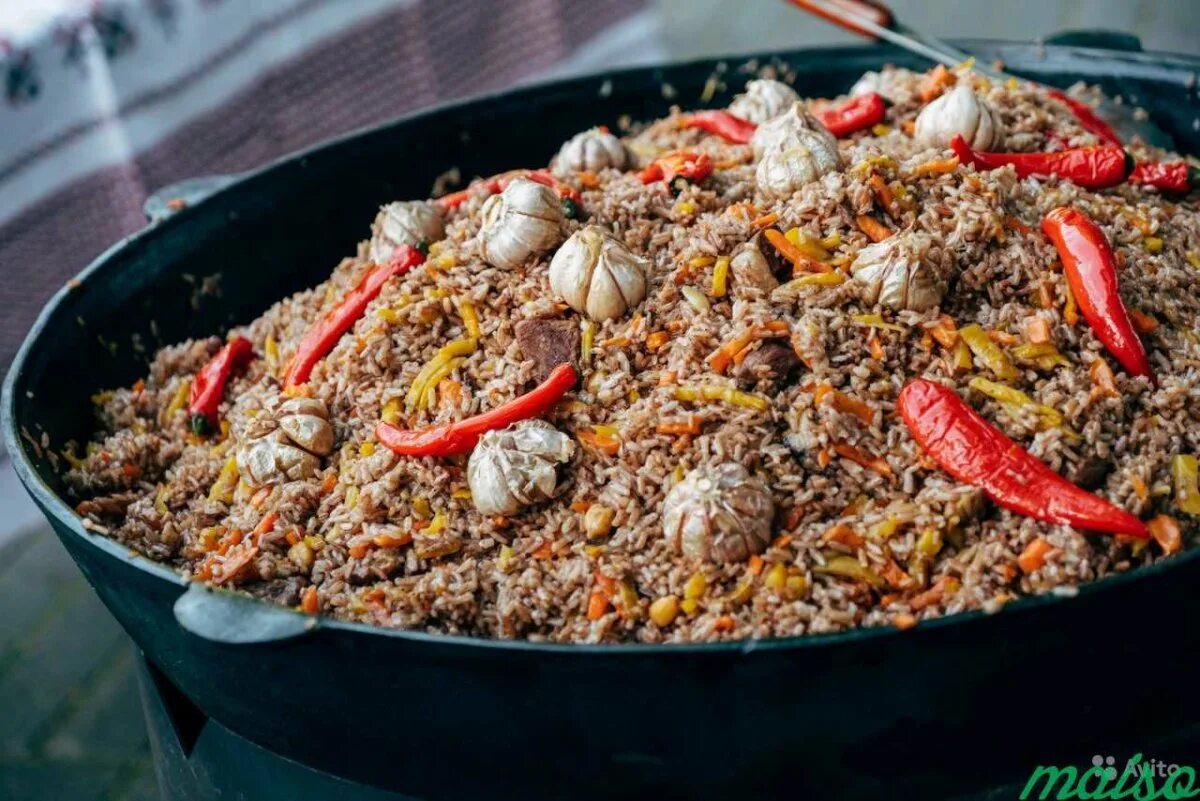 Батоны и плов. Батоны и плов. Узбекистан плов. Плов ситора узбекистан. Чайханский плов ташкент.