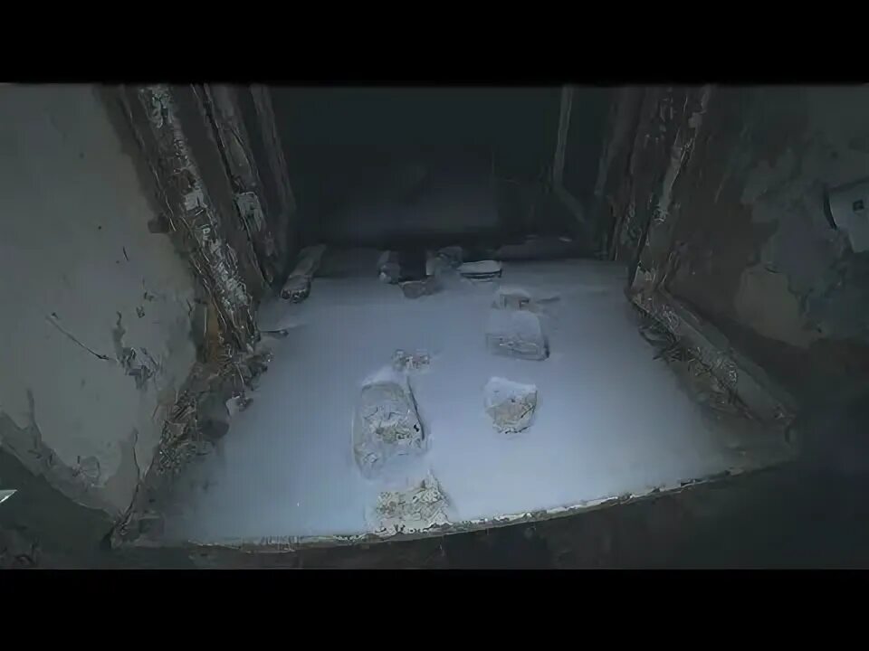 Сосед пытается выжить в заброшенной школе