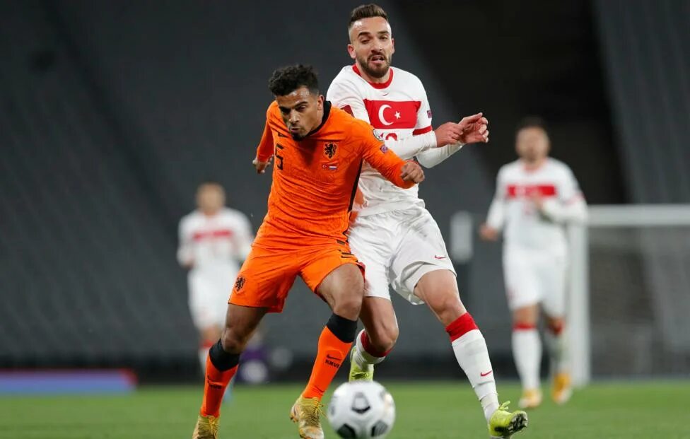 Турок в нидерландах. Сборная нидерландов 1998. Нидерланды турция матч 1 4 финала. Голландия чм 2022. Голландия турция.