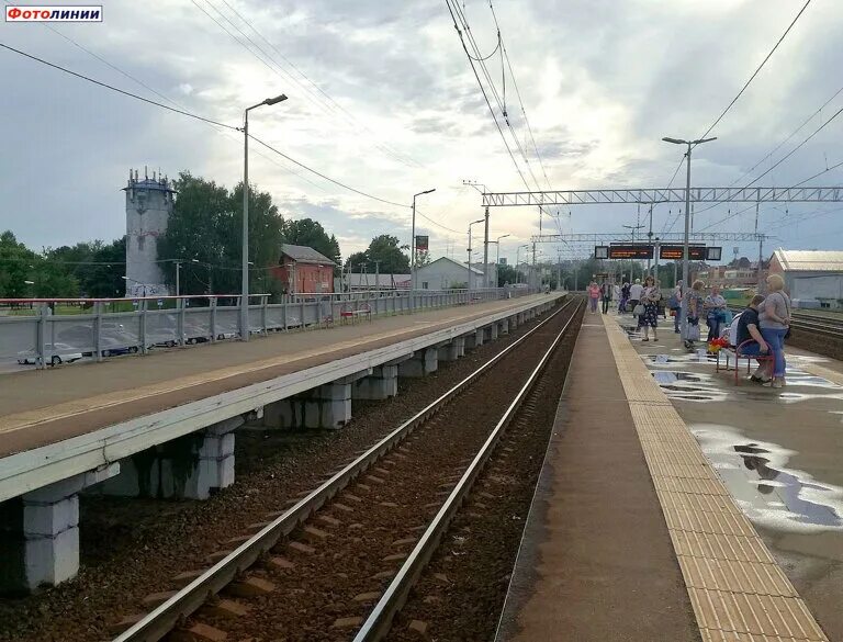 Жд вокзал хотьково. Станция хотьково платформа. Хотьково вокзал. Жд вокзал хотьково. Хотьково московская область станция.