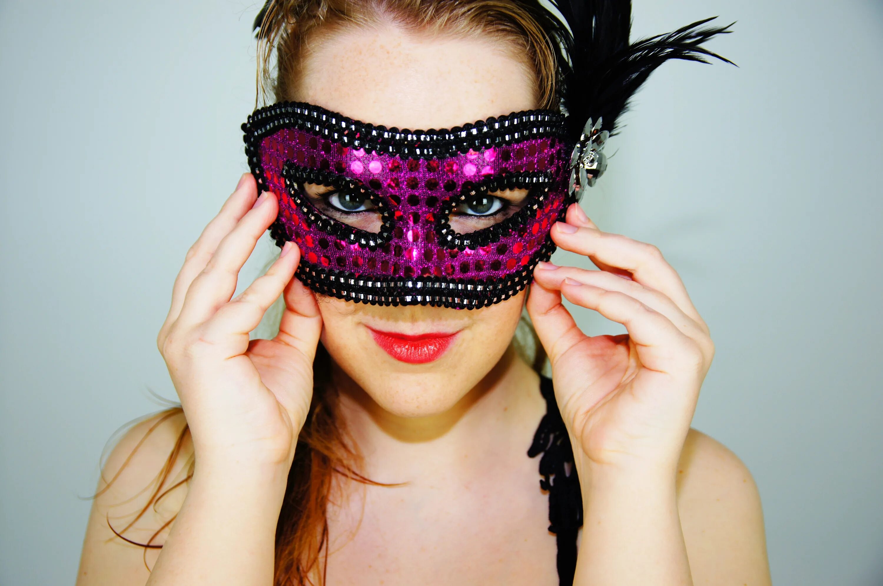 Необычные маски. Необычные маски для лица. Красивые маски. Маска женская. Фото жены маска
