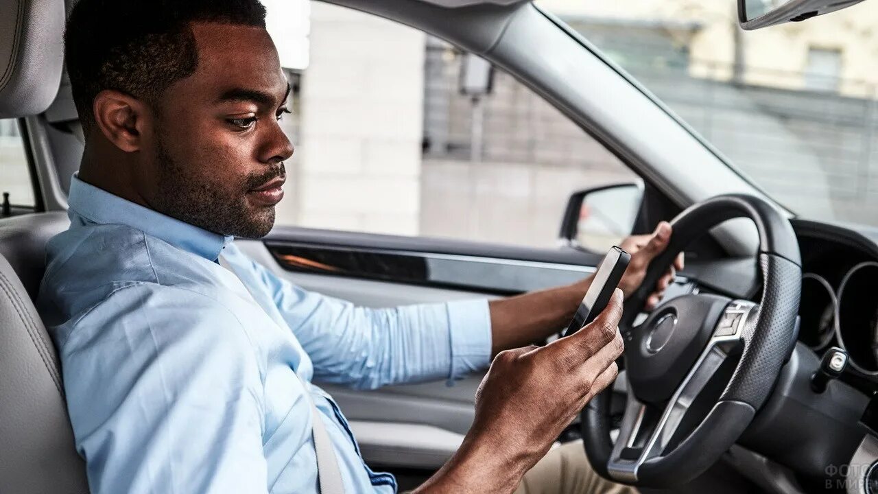 Водитель волнуется. Водитель грузового автомобиля. Think driver. Fatigue driving. Тест драйв.