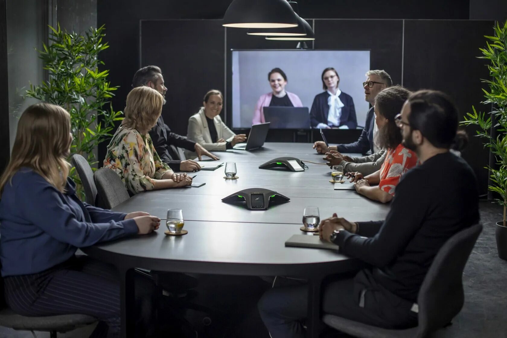 Конференц связь. Бизнес видеоконференция. Веб конференц связь. Телеконференции и видеоконференции. Веб конференц связь.