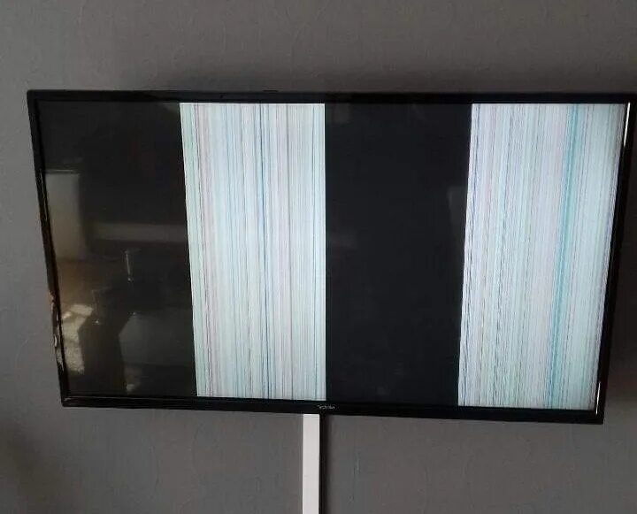 Телевизор есть полосы. ЖК самсунг вертикальная полоса. Le32a450 белые полоски матрица. Вертикальные полосы на LG 42lv3400. Вертикальные полосы 32lm340t.