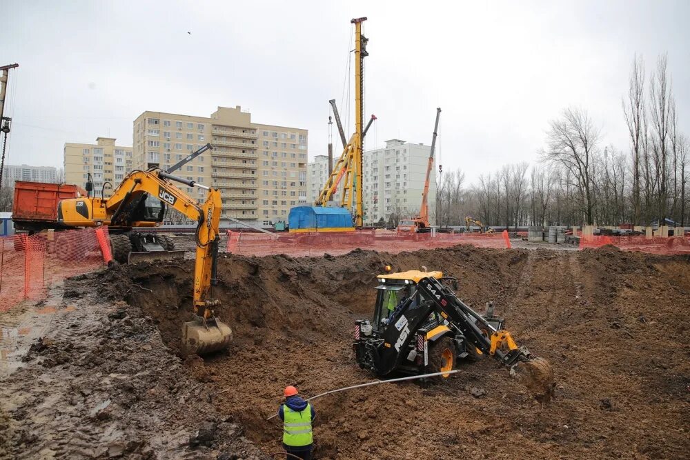 Центрального универмага ростова на дону. Петрович москва симферопольское шоссе. Квартиры долгострои в центре. Цум ростов на дону. Доватора ремолл.