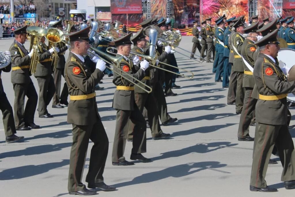 Песня солдаты на парад. Прощание славянки марш военного оркестра. Марш прощание славянки маршировка. Военный оркестр на красной площади. Немецкий военный оркестр.