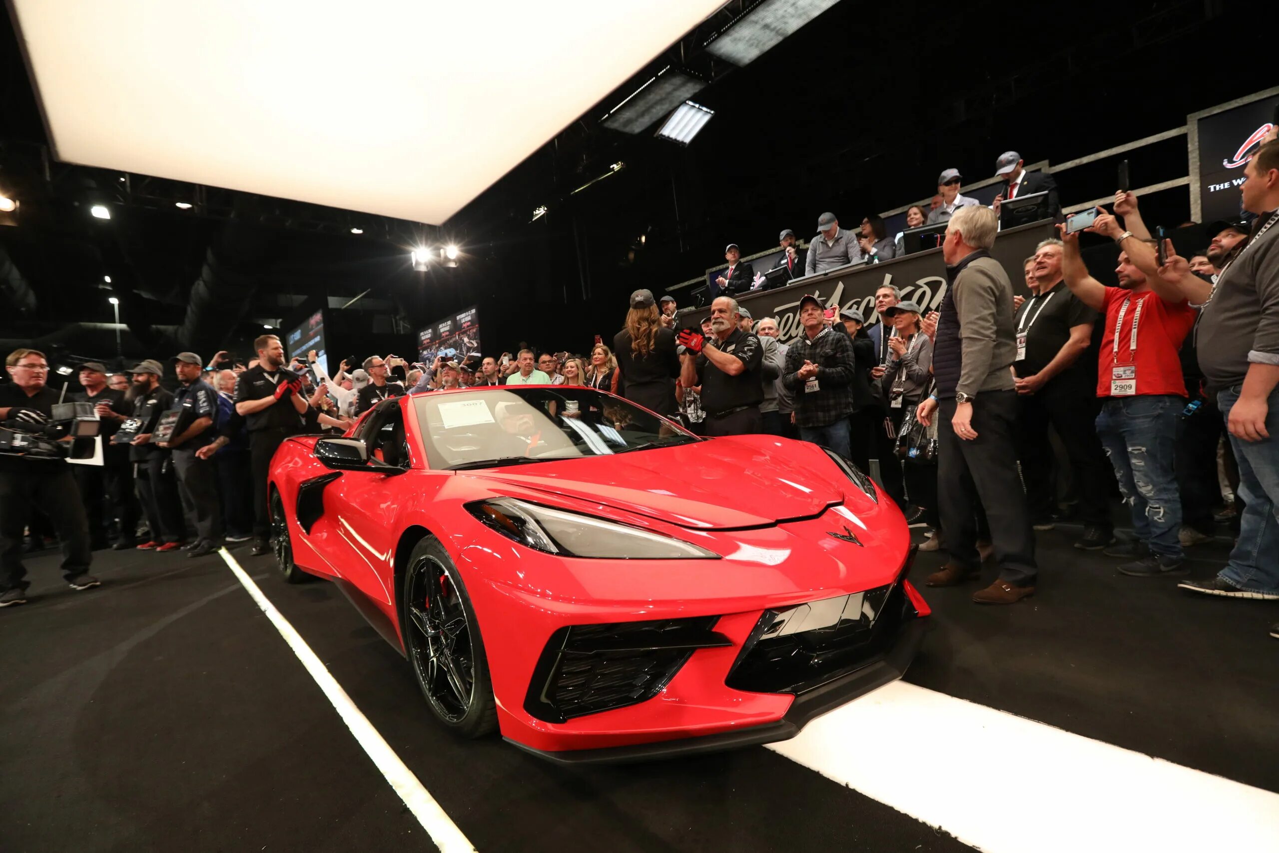 Автомобиль за 1 млн. Chevrolet Corvette Stingray c8 2020. Chevrolet Corvette Stingray 13 миллионов. Машина за 1000000. Машины от 1000000 спортивные.