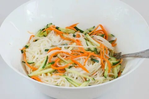 Рецепт фунчозы с морковью и огурцом