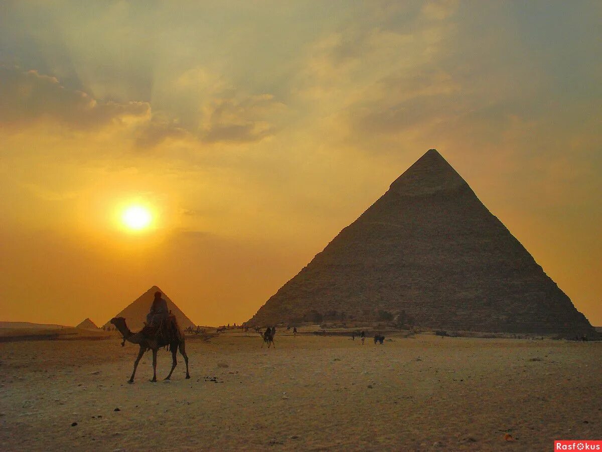 Какая природа египта. Каир пирамиды. Пейзаж с пирамидами в Египте. Египет пустыня пирамиды. Древний Египет пейзаж.
