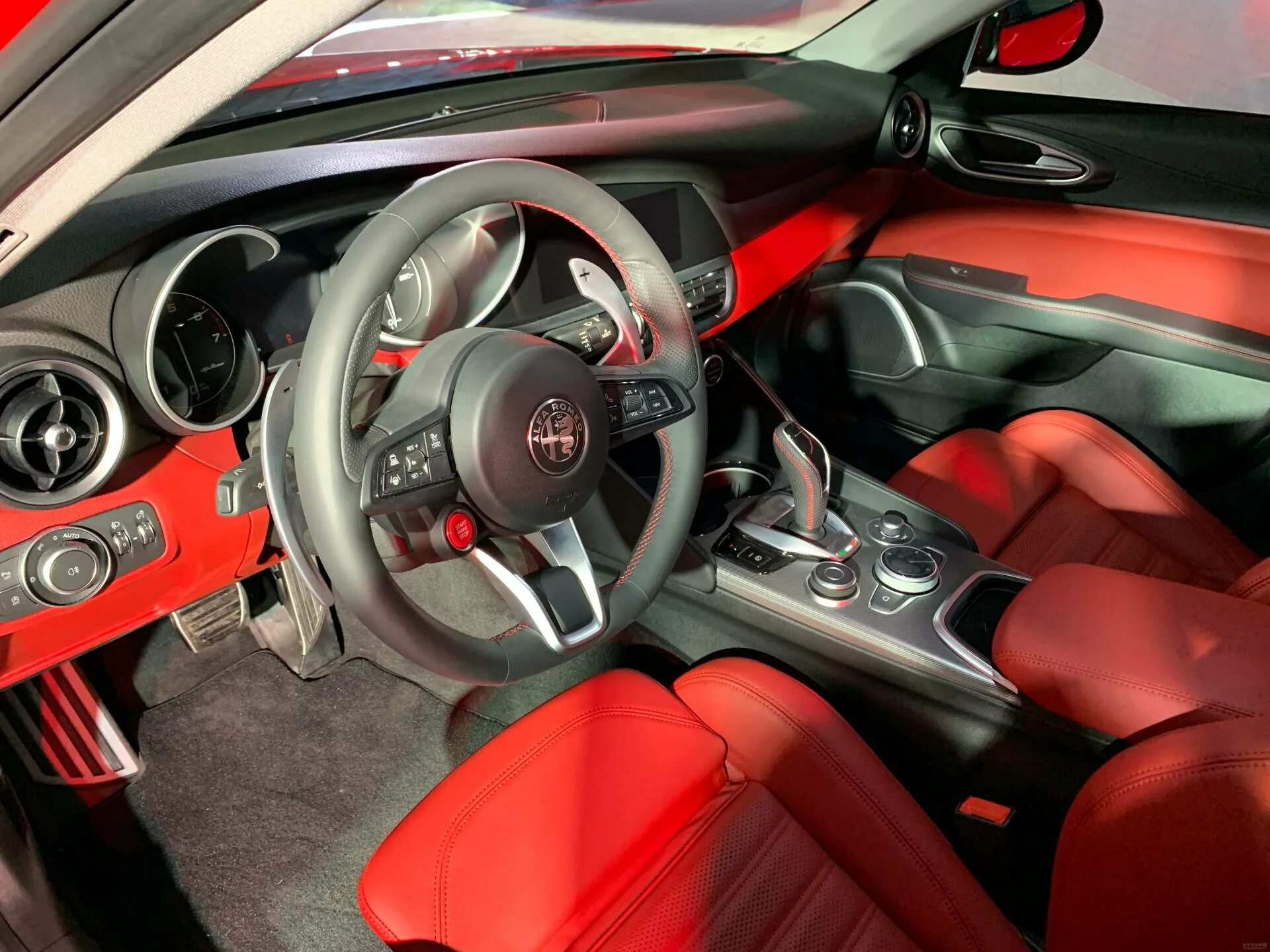 Салон альфа ромео. Альфа Ромео Giulia 2020. Alfa Romeo Giulia 2020 салон.
