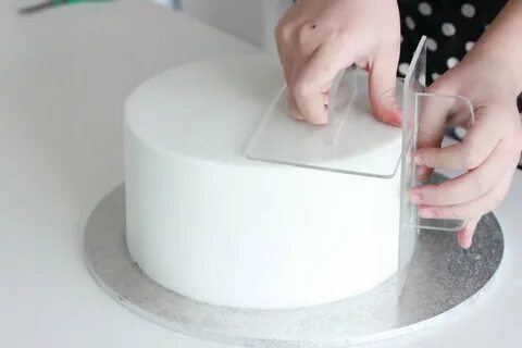 Как закрепить на торте