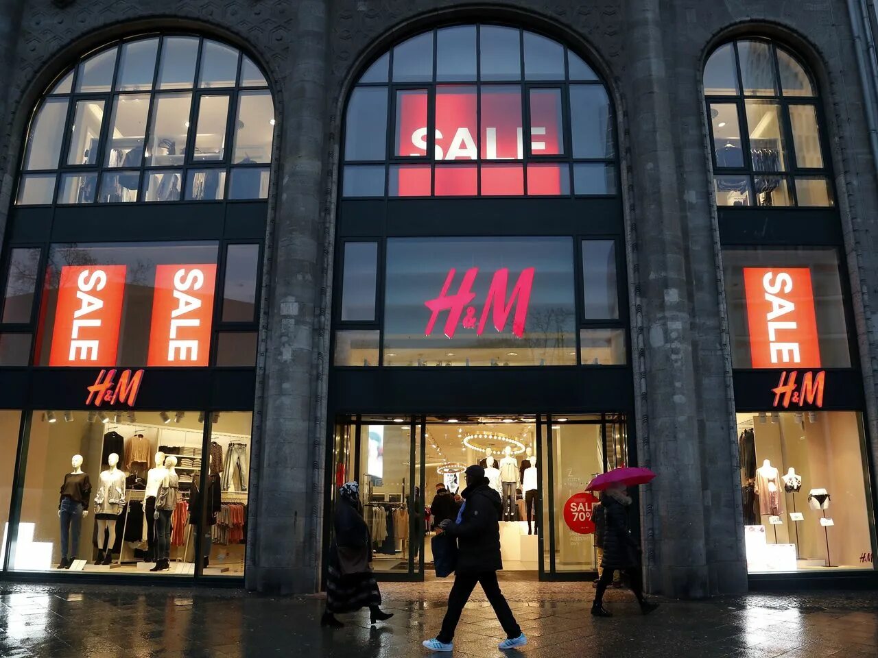 H M СПБ. HM hennes Mauritz. H M вывеска. N M магазин.