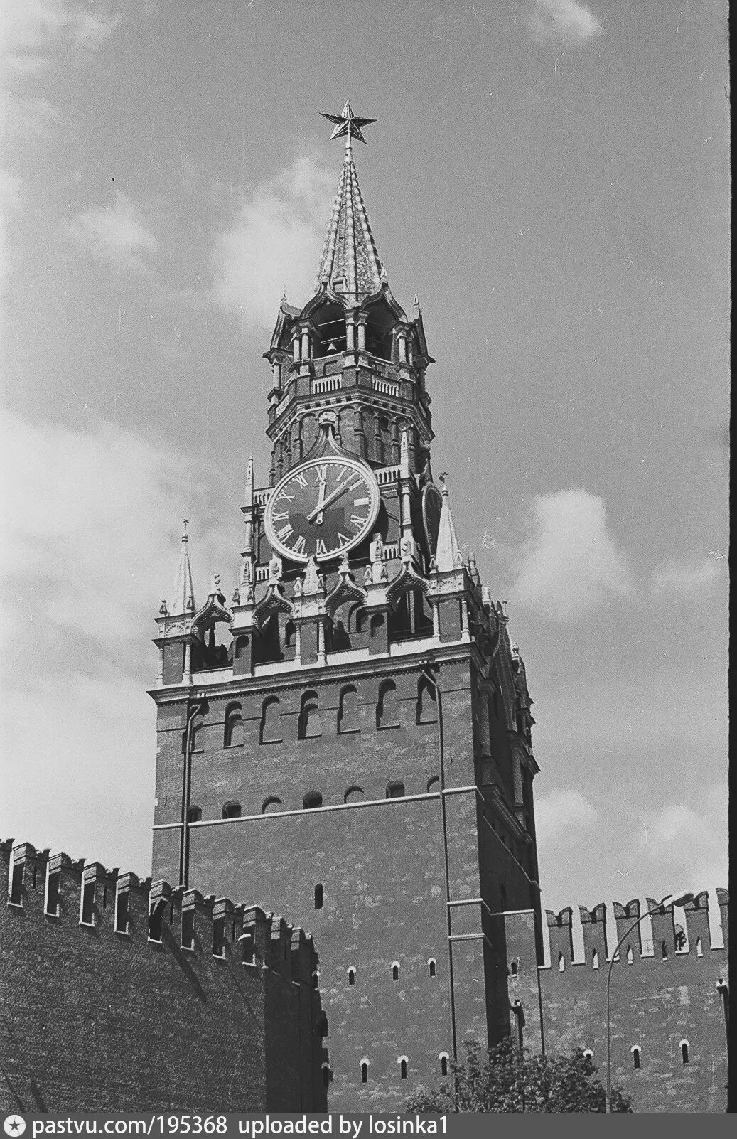 Спасская башня кремля история. Спасская башня Московского Кремля. Спасская башня 1949 Москва. Спасская башня Московского Кремля СССР. Спасская башня Московского Кремля 1936.