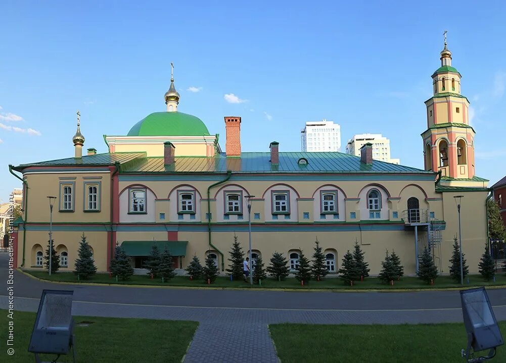 Храм сошествия святого духа в казани фото. Храм сошествия святого духа в казани. Церковь сошествия святого духа в суконной слободе. Церковь сошествия святого духа казань. Церковь сошествия святого духа на кропоткинской.