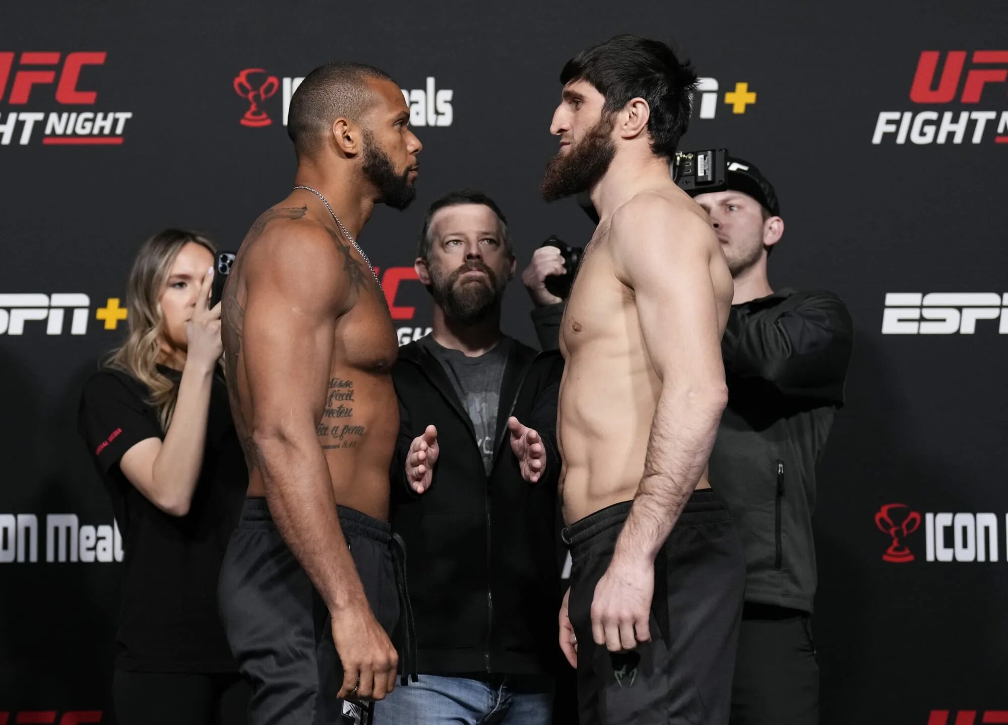 Марлон мораес боец ufc. Тьяго сантос боец ufc. Сантос боец. Тиаго сантос юфс. Тиаго сантос.